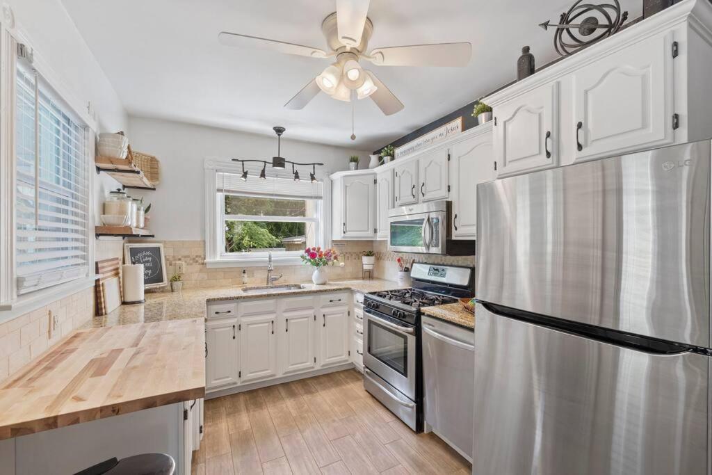 Ferienhaus Rare W/ Backyard Fire-pit & Hottub Lancaster