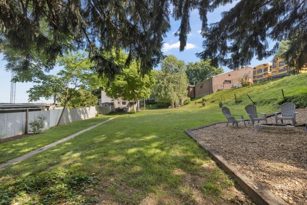 Ferienhaus Rare W/ Backyard Fire-pit & Hottub